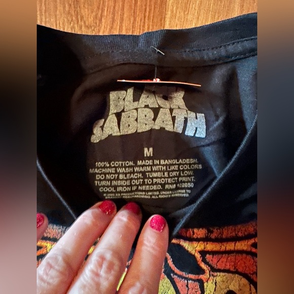 🆕 NWT Black Sabbath Paranoid T-shirt size Medium 🎸 Hot Topic - Picture 6 of 7